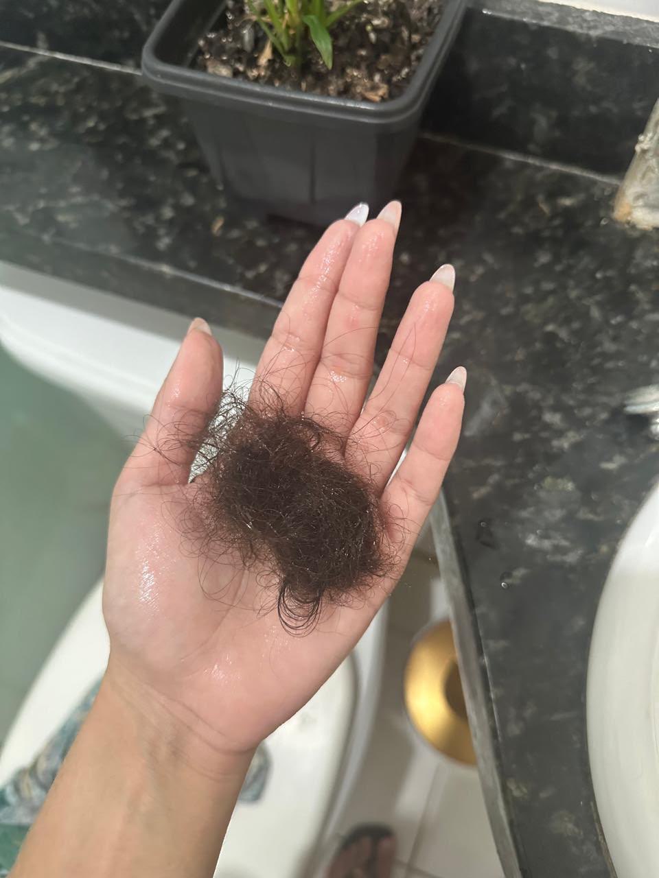 Antes: mão cheia de fios no auge da queda